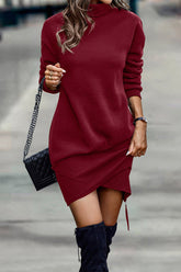 Minikleid mit Rollkragen, unregelmäßigem Saum und Reißverschluss